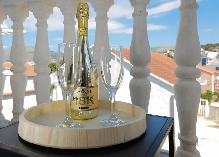 Tija アパート トロギール